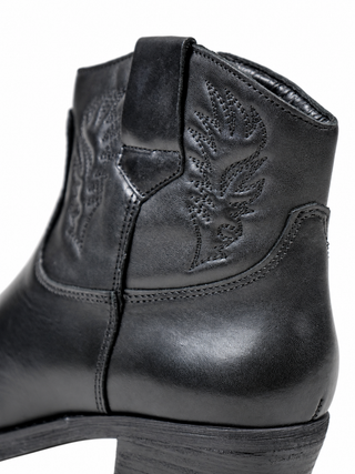 Clara Leather Black Low